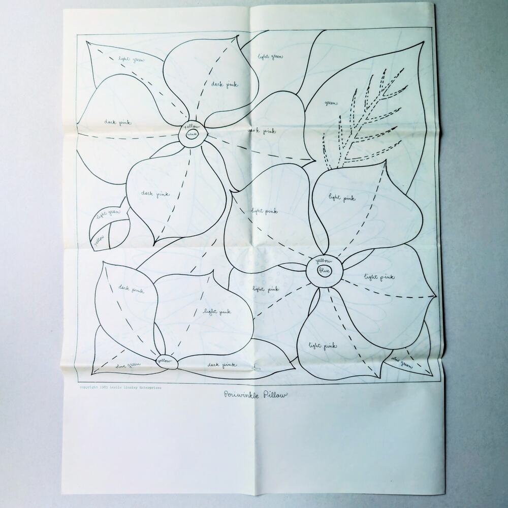 Vintage 1983 Leslie Linsley Periwinkle Pillow Pattern | Large Floral Craft